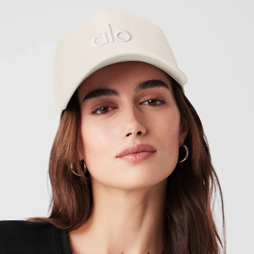 Alo Yoga hat - Picture 2 of 6